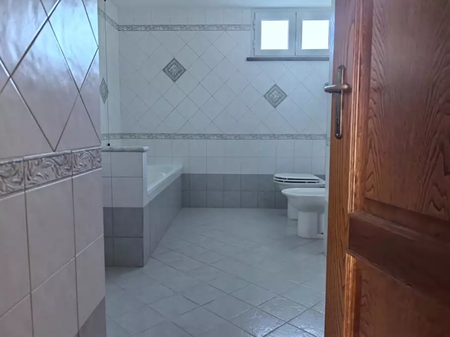 Immagine 8 di Ufficio in affitto  a Calcinaia