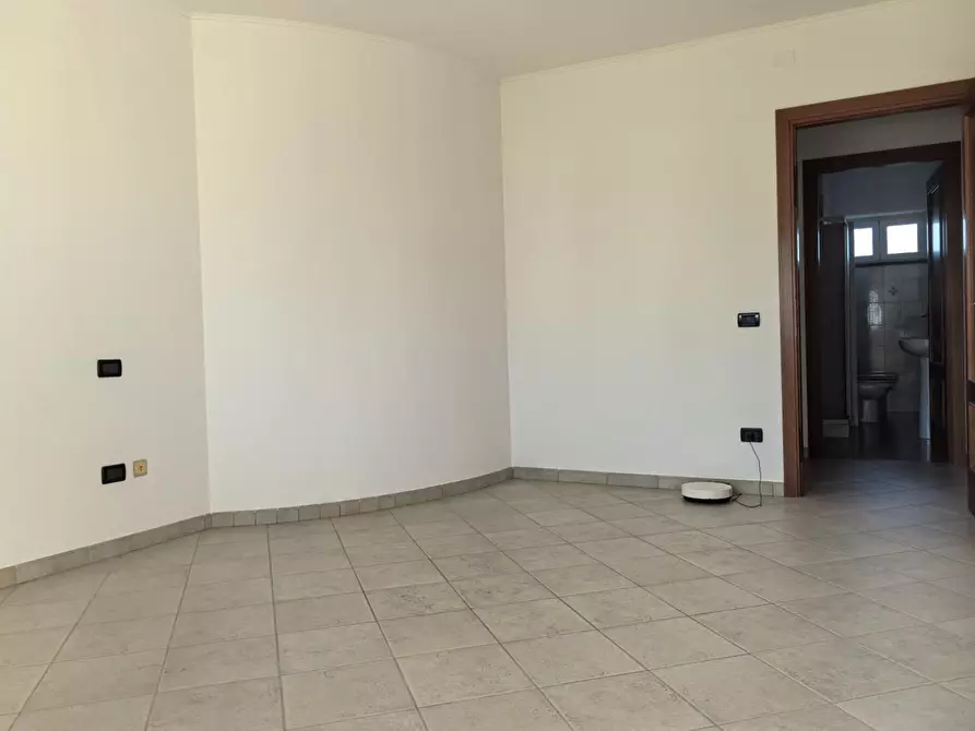 Immagine 14 di Ufficio in affitto  a Calcinaia