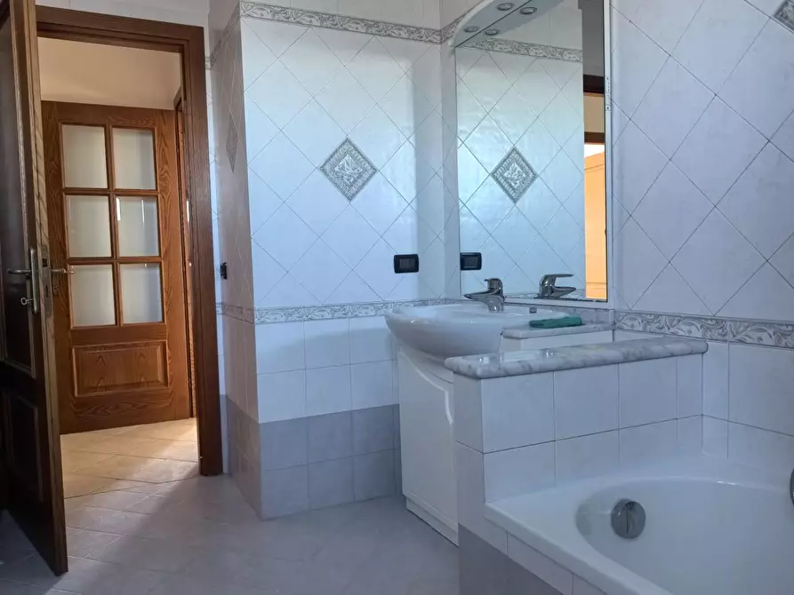 Immagine 10 di Ufficio in affitto  a Calcinaia