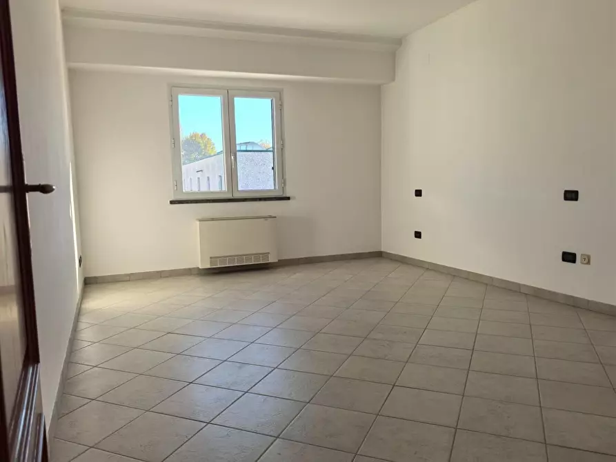 Immagine 12 di Ufficio in affitto  a Calcinaia