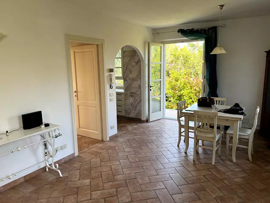 Immagine 2 di Casa bifamiliare in vendita  a Seravezza