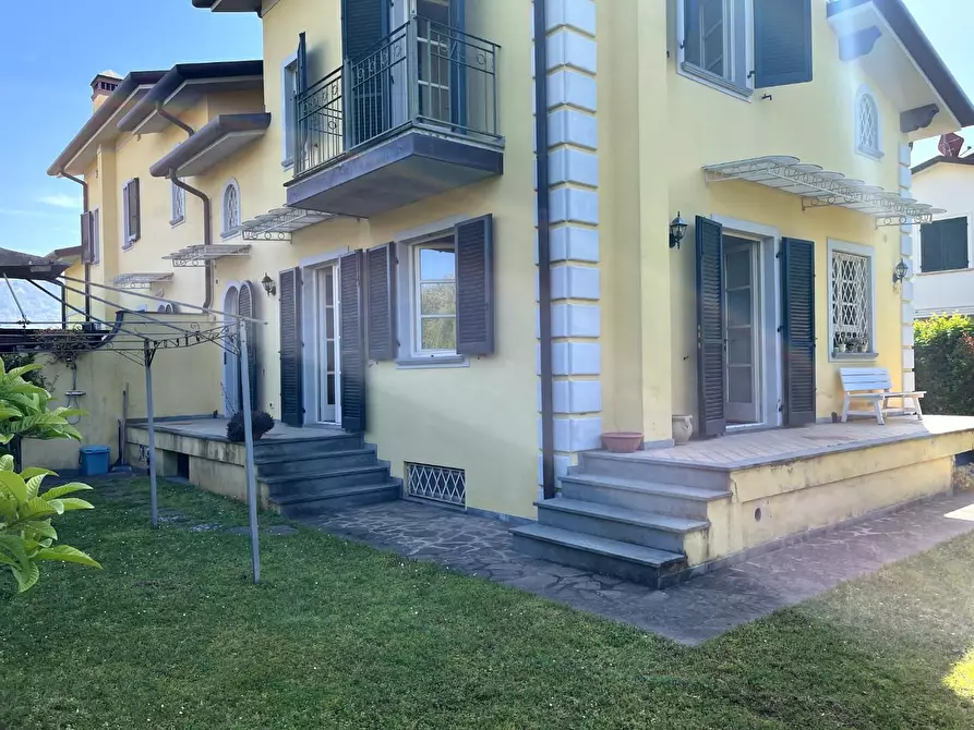 Immagine 18 di Casa bifamiliare in vendita  a Seravezza