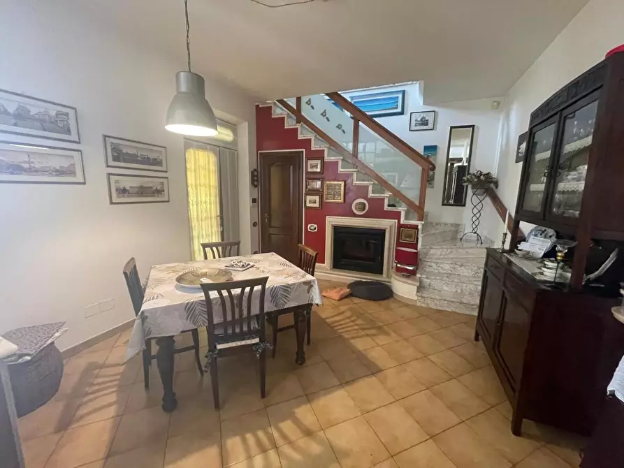 Immagine 7 di Casa bifamiliare in vendita  a Ortonovo