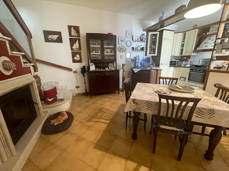 Immagine 9 di Casa bifamiliare in vendita  a Ortonovo