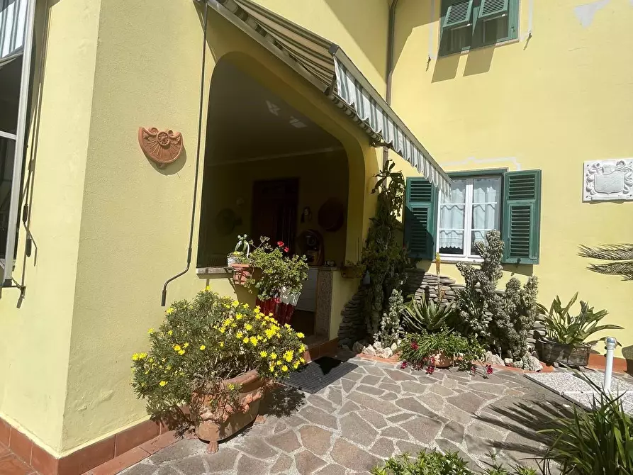 Immagine 5 di Casa bifamiliare in vendita  a Ortonovo