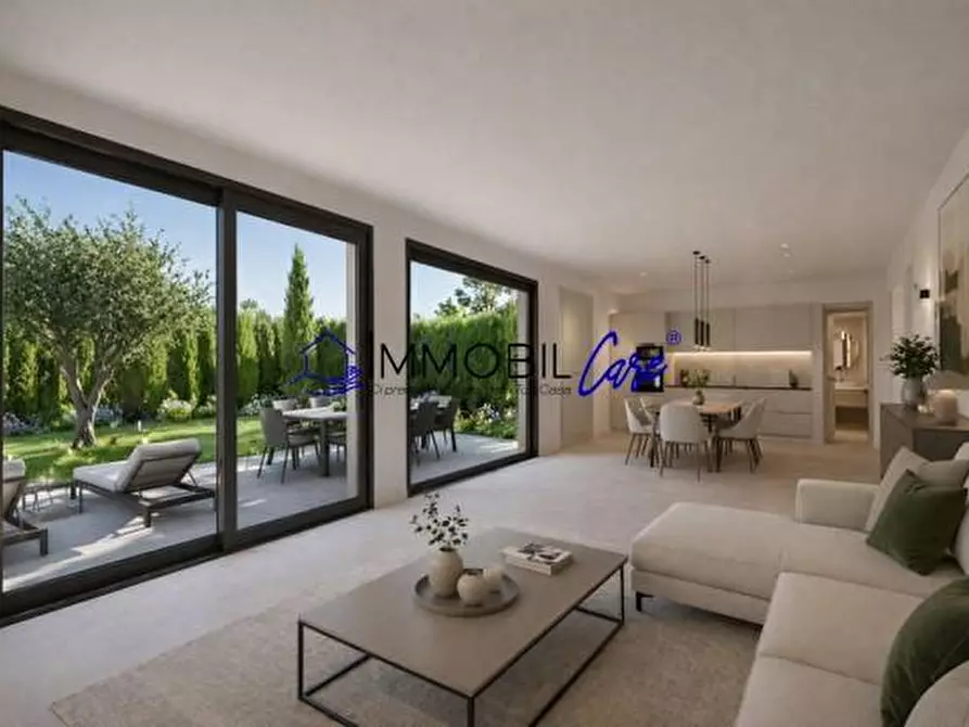 Immagine 2 di Villa in vendita  a Livorno