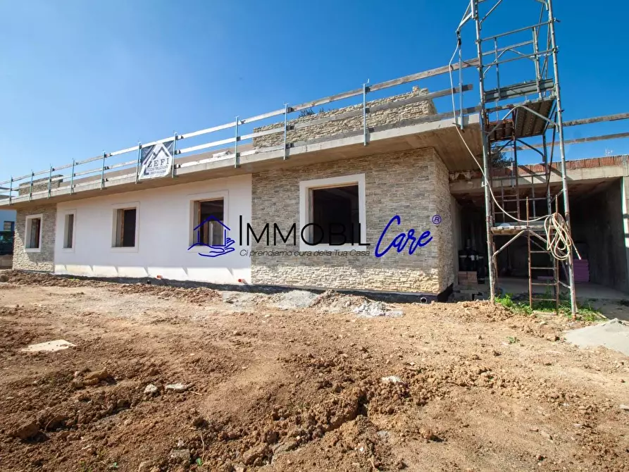 Immagine 4 di Villa in vendita  a Livorno