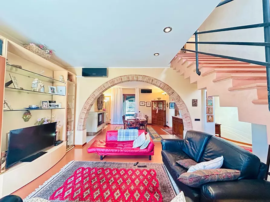 Immagine 2 di Villa in vendita  a San Miniato