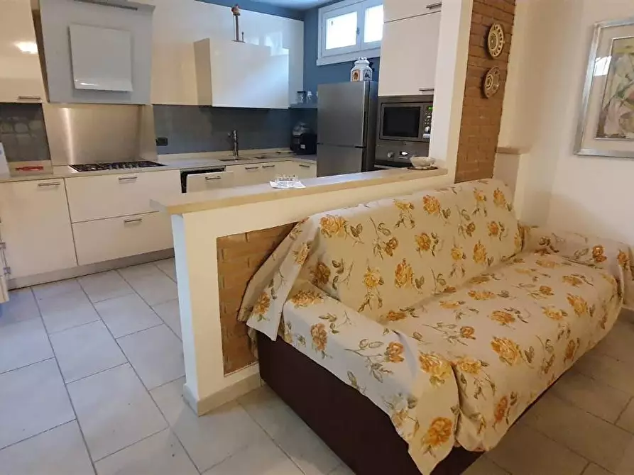 Immagine 11 di Casa bifamiliare in vendita  a Montignoso