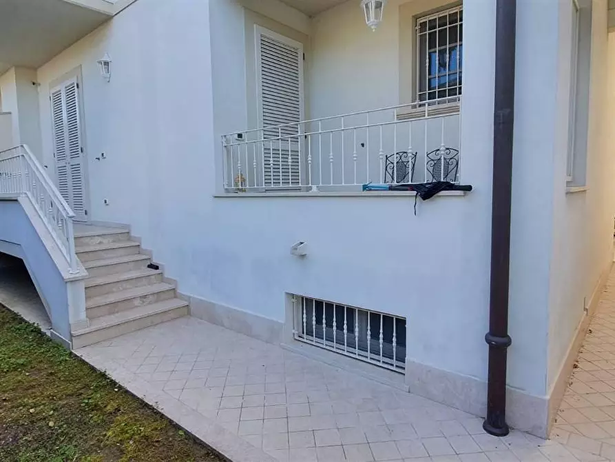 Immagine 2 di Casa bifamiliare in vendita  a Montignoso