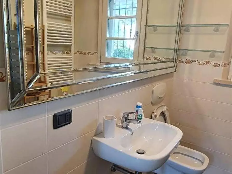 Immagine 6 di Casa bifamiliare in vendita  a Montignoso