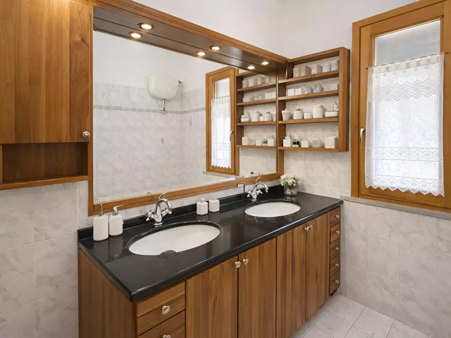 Immagine 12 di Villetta a schiera in vendita  a Calci