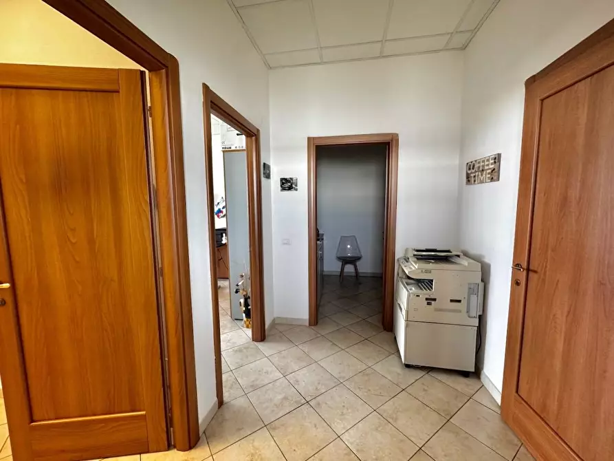Immagine 3 di Ufficio in affitto  a San Giuliano Terme