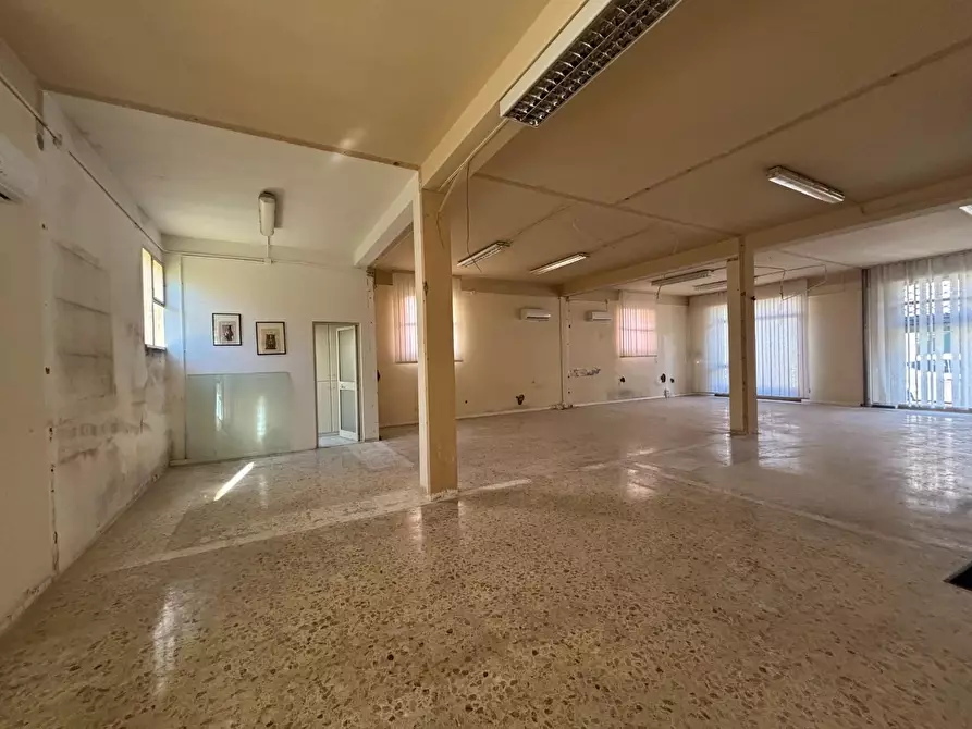 Immagine 1 di Locale commerciale in affitto  a Ponsacco