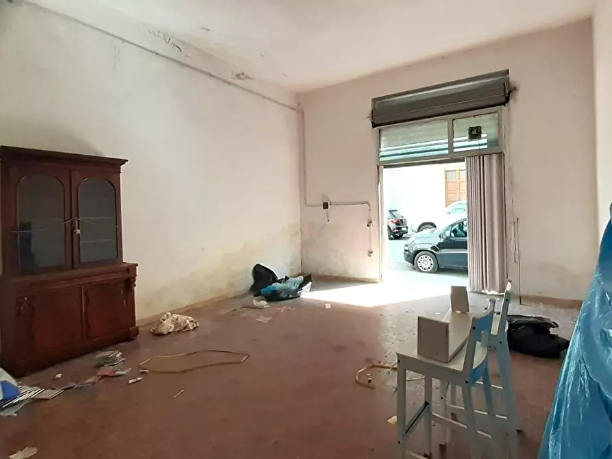 Immagine 1 di Magazzino in vendita  a Pontedera