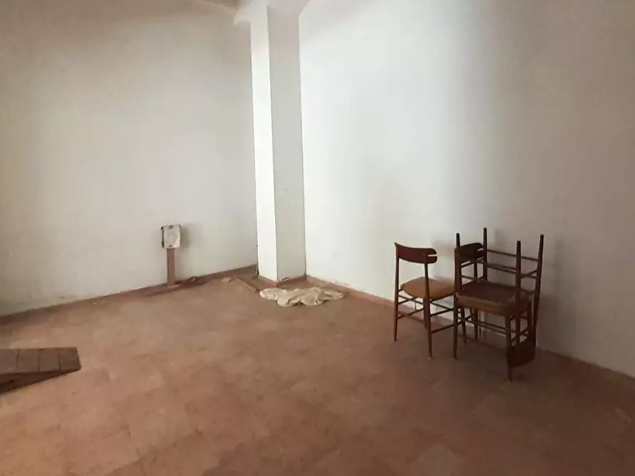 Immagine 6 di Magazzino in vendita  a Pontedera