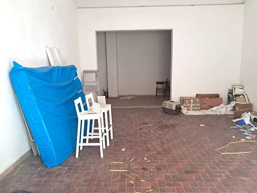 Immagine 9 di Magazzino in vendita  a Pontedera