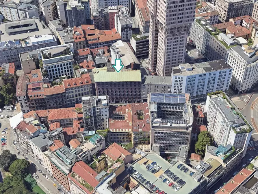 Immagine 2 di Garage in vendita  a Milano