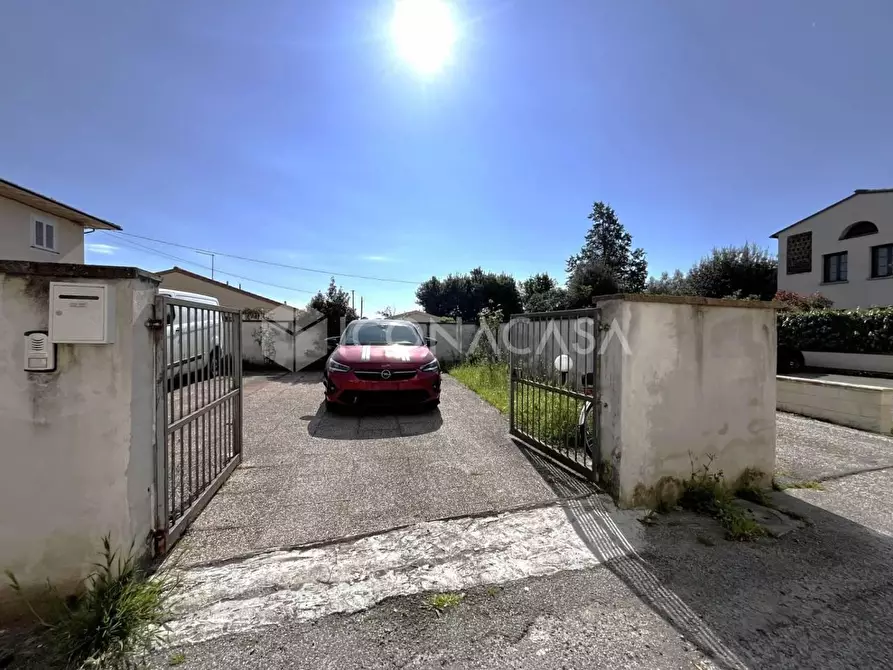 Immagine 17 di Appartamento in vendita  a Pontedera