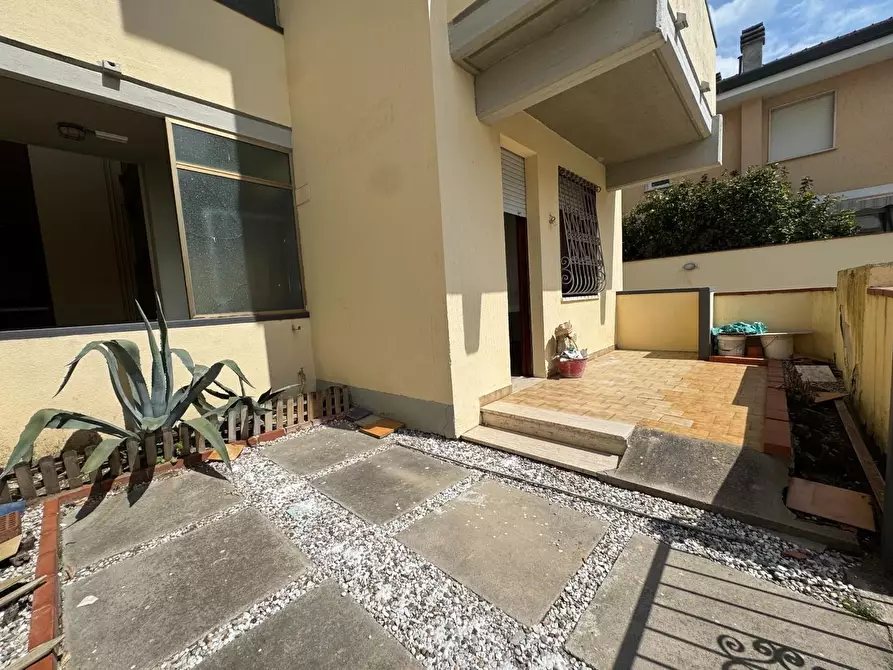 Immagine 16 di Appartamento in vendita  a Viareggio