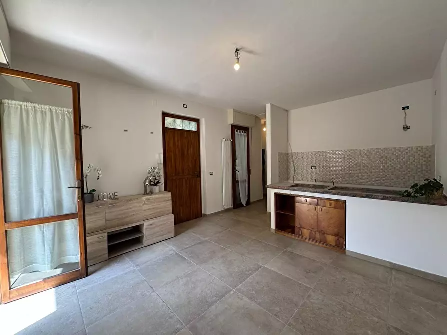 Immagine 21 di Appartamento in vendita  a Viareggio
