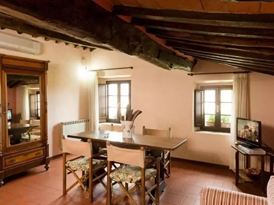 Immagine 1 di Appartamento in affitto  a Lucca