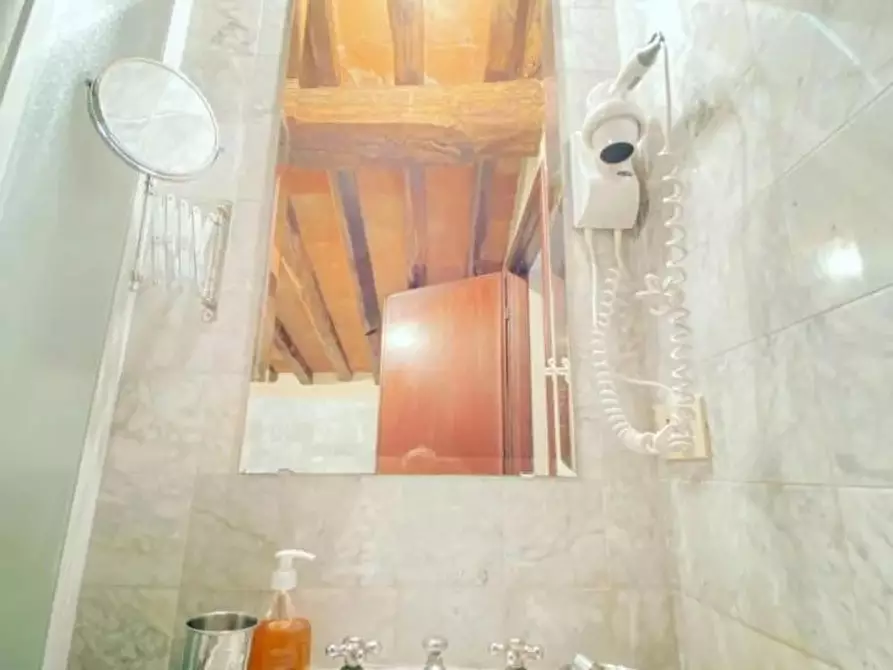 Immagine 5 di Appartamento in affitto  a Lucca