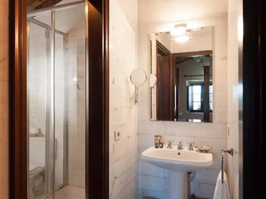 Immagine 6 di Appartamento in affitto  a Lucca