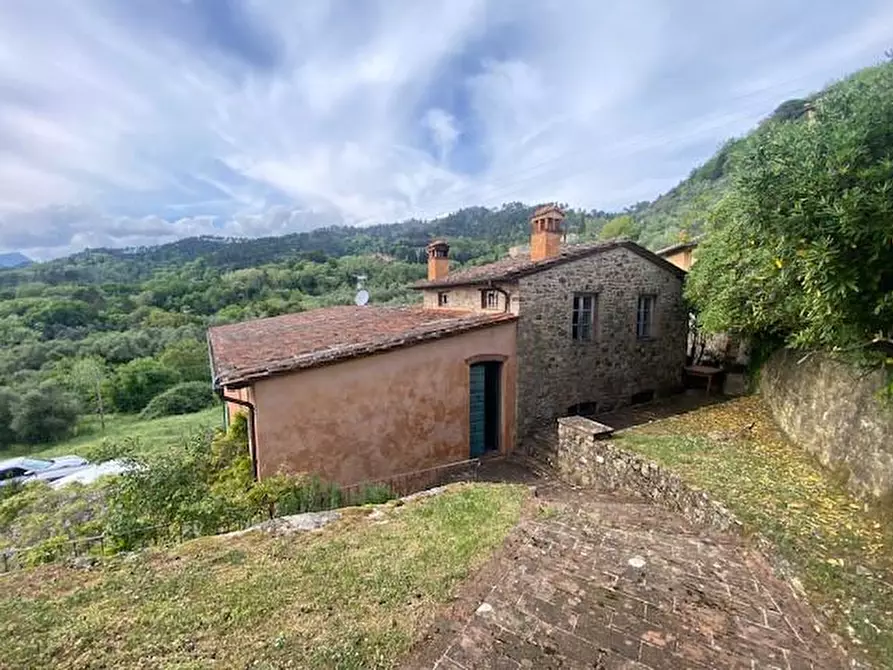 Immagine 24 di Rustico / casale in vendita  a Lucca