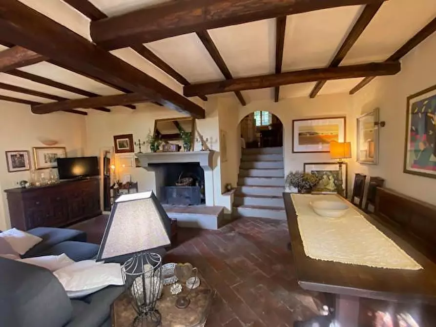 Immagine 2 di Rustico / casale in vendita  a Lucca