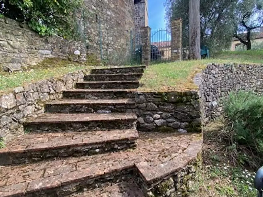 Immagine 23 di Rustico / casale in vendita  a Lucca