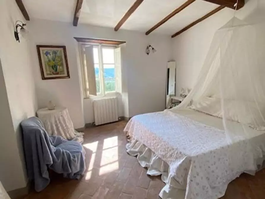 Immagine 15 di Rustico / casale in vendita  a Lucca