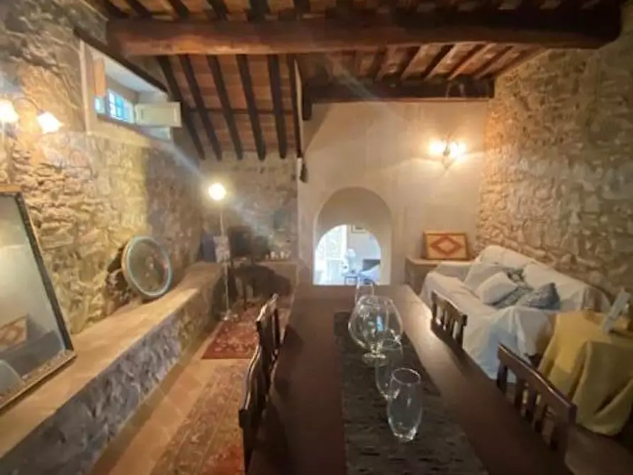 Immagine 5 di Rustico / casale in vendita  a Lucca