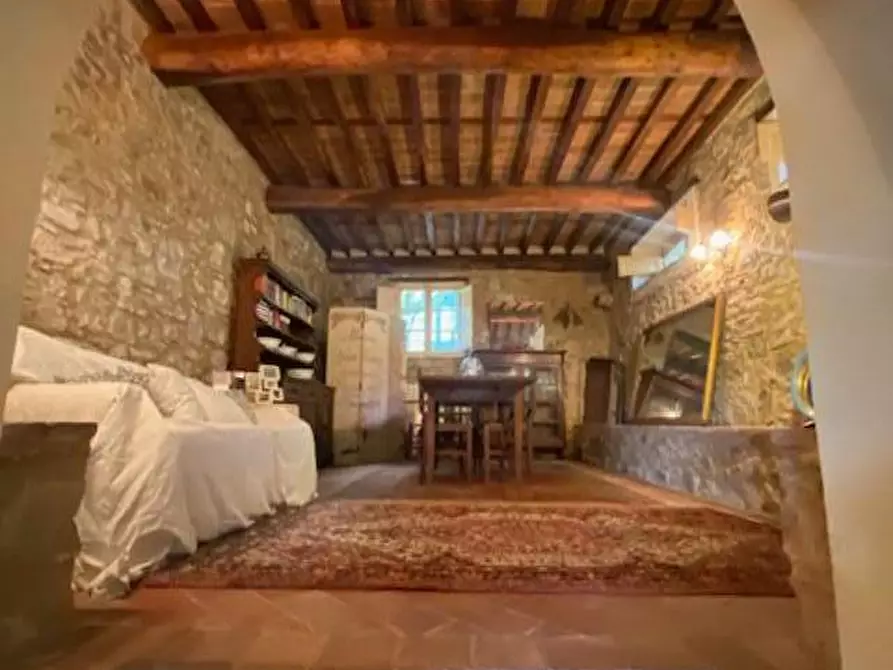 Immagine 3 di Rustico / casale in vendita  a Lucca