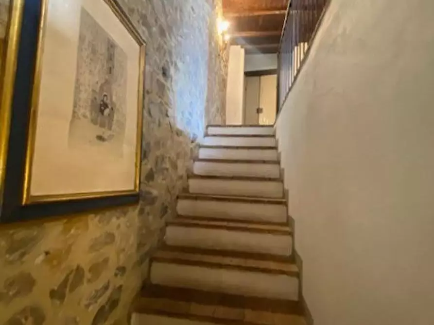 Immagine 11 di Rustico / casale in vendita  a Lucca
