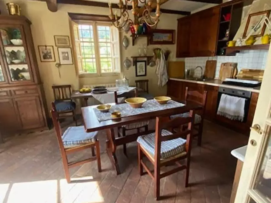 Immagine 9 di Rustico / casale in vendita  a Lucca