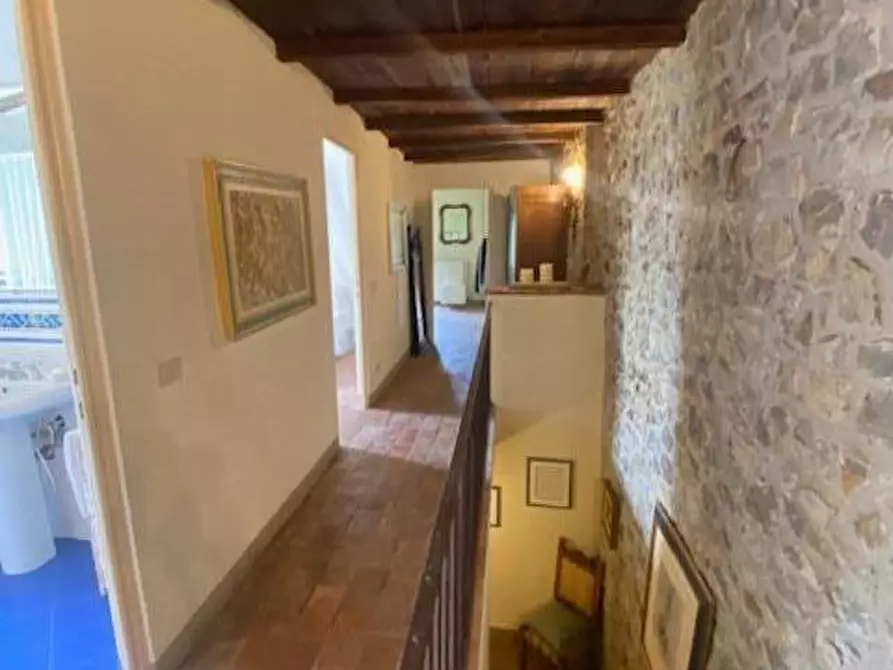 Immagine 13 di Rustico / casale in vendita  a Lucca