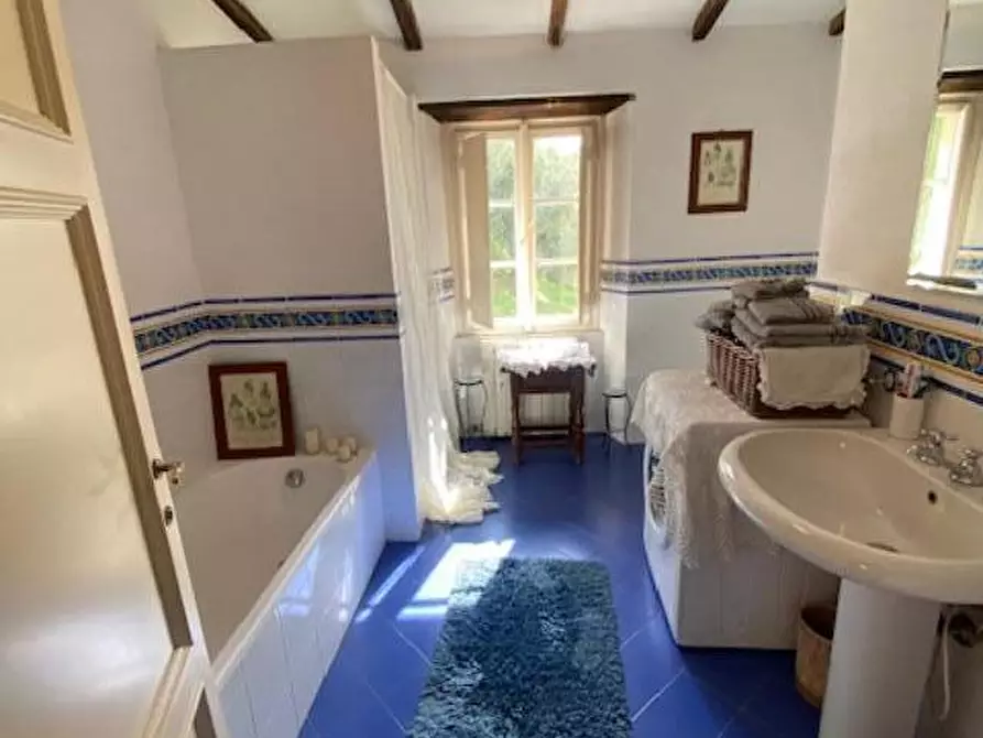 Immagine 14 di Rustico / casale in vendita  a Lucca