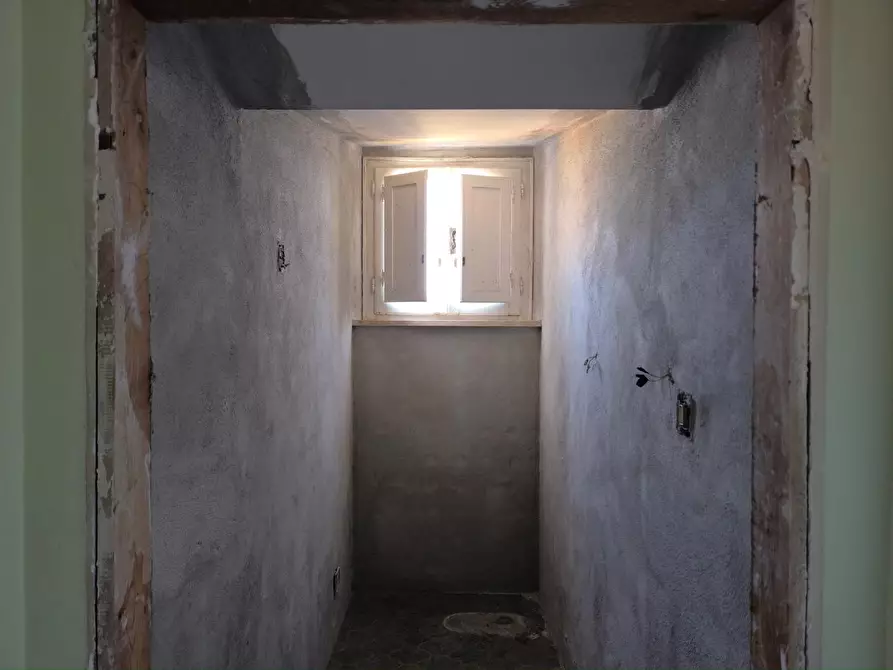 Immagine 5 di Magazzino in vendita  a Siena