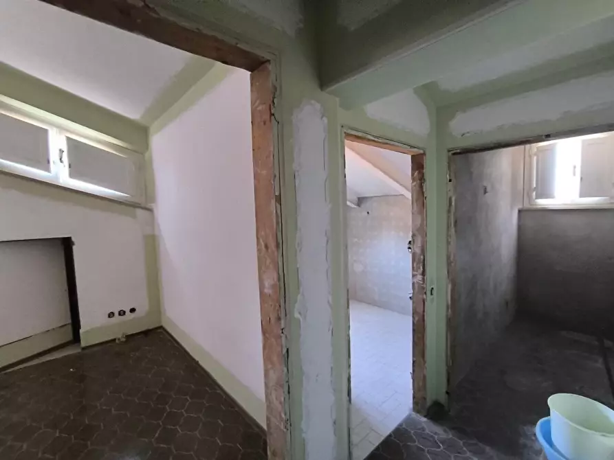 Immagine 3 di Magazzino in vendita  a Siena