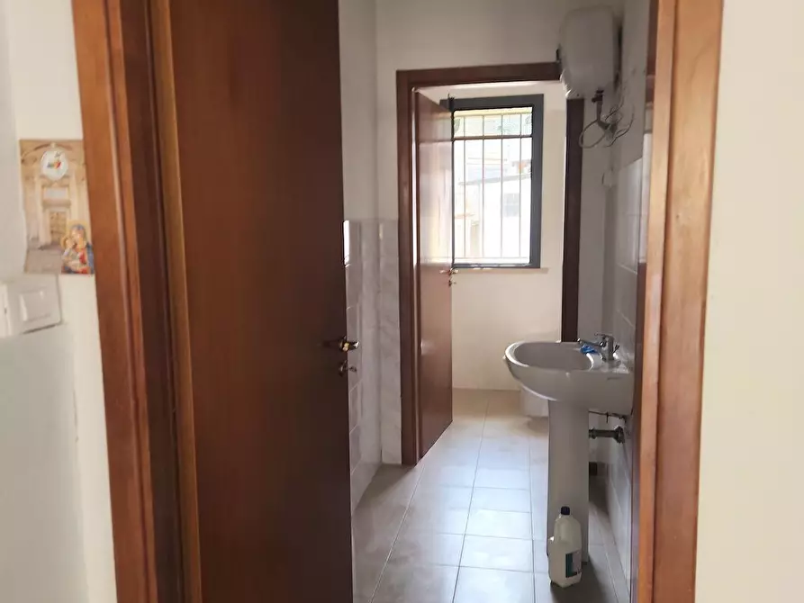 Immagine 6 di Locale commerciale in affitto  a Santa Maria A Monte