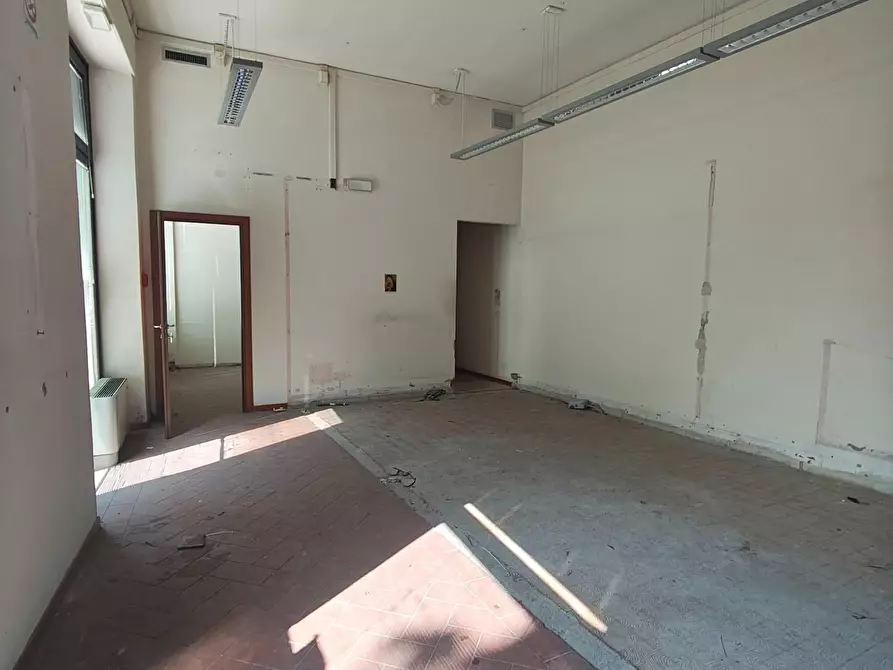 Immagine 9 di Locale commerciale in vendita  a Barga