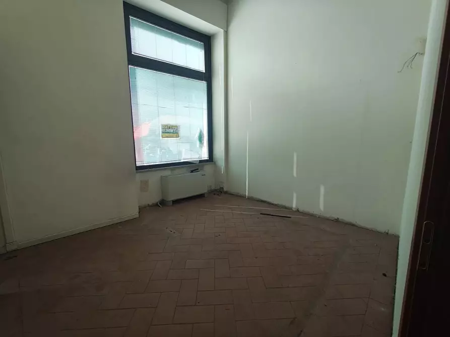 Immagine 4 di Locale commerciale in vendita  a Barga