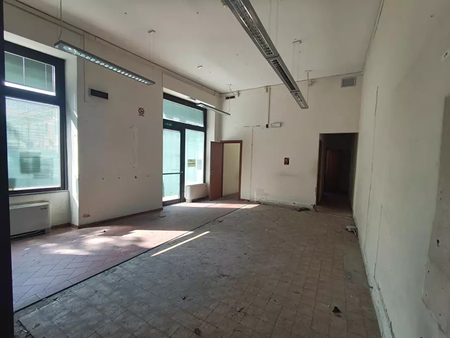 Immagine 1 di Locale commerciale in vendita  a Barga