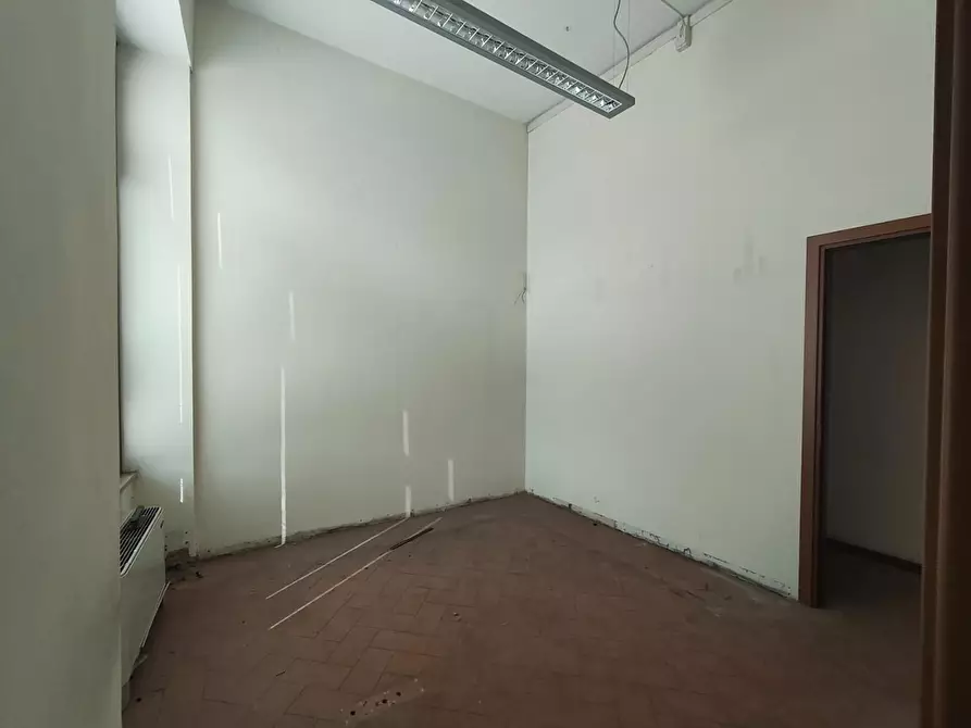 Immagine 10 di Locale commerciale in vendita  a Barga