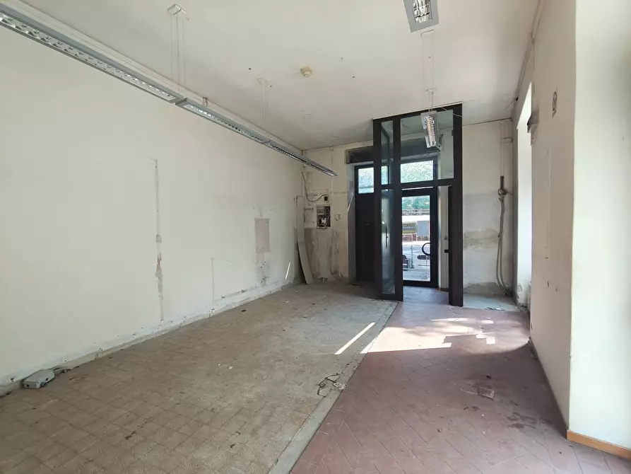 Immagine 11 di Locale commerciale in vendita  a Barga