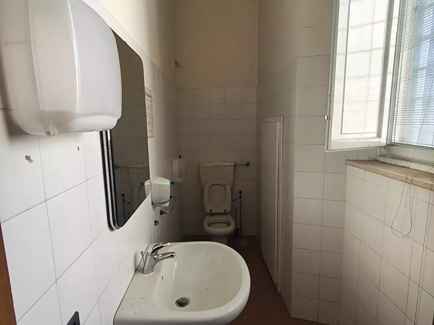 Immagine 2 di Locale commerciale in vendita  a Barga