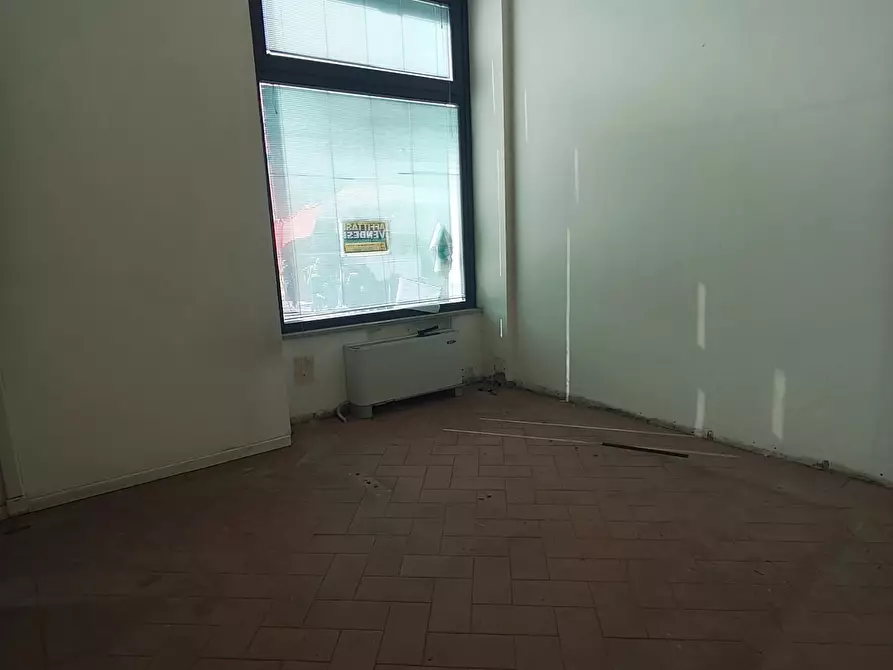 Immagine 3 di Locale commerciale in vendita  a Barga