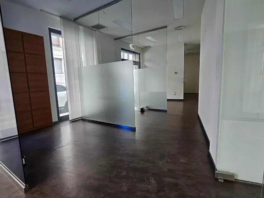 Immagine 1 di Locale commerciale in affitto  a Pisa