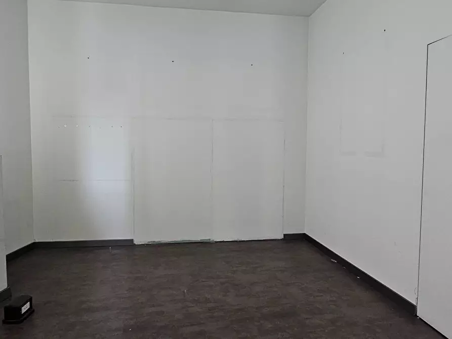 Immagine 5 di Locale commerciale in affitto  a Pisa